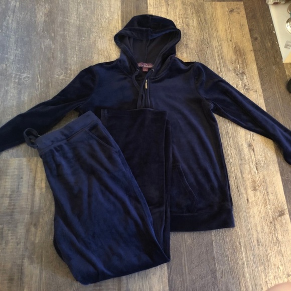 gloria vanderbilt velour sweatsuit
